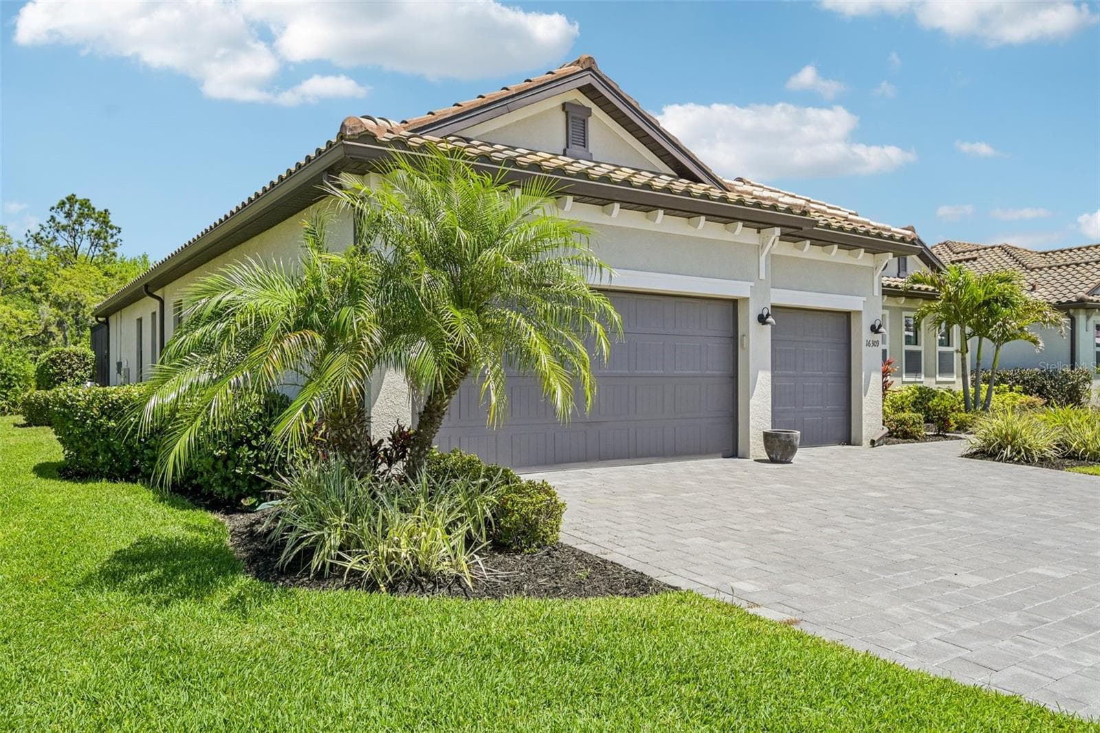 Single Family Residence at 16309 TRADEWIND TER, LAKEWOOD RANCH, photo 6 of 95