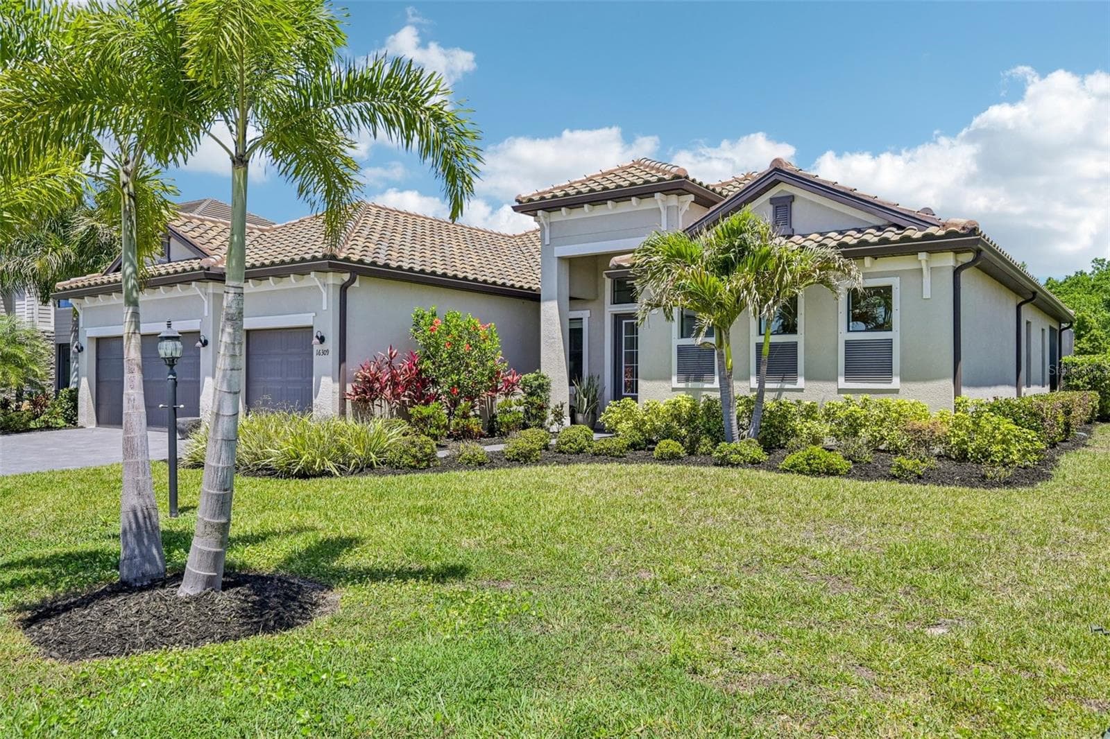 Single Family Residence at 16309 TRADEWIND TER, LAKEWOOD RANCH, photo 7 of 95
