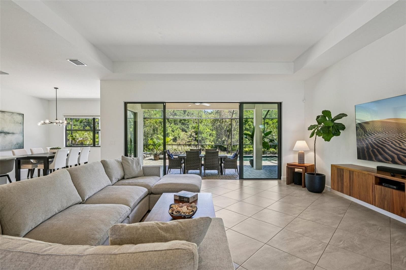 Single Family Residence at 16309 TRADEWIND TER, LAKEWOOD RANCH, photo 13 of 95