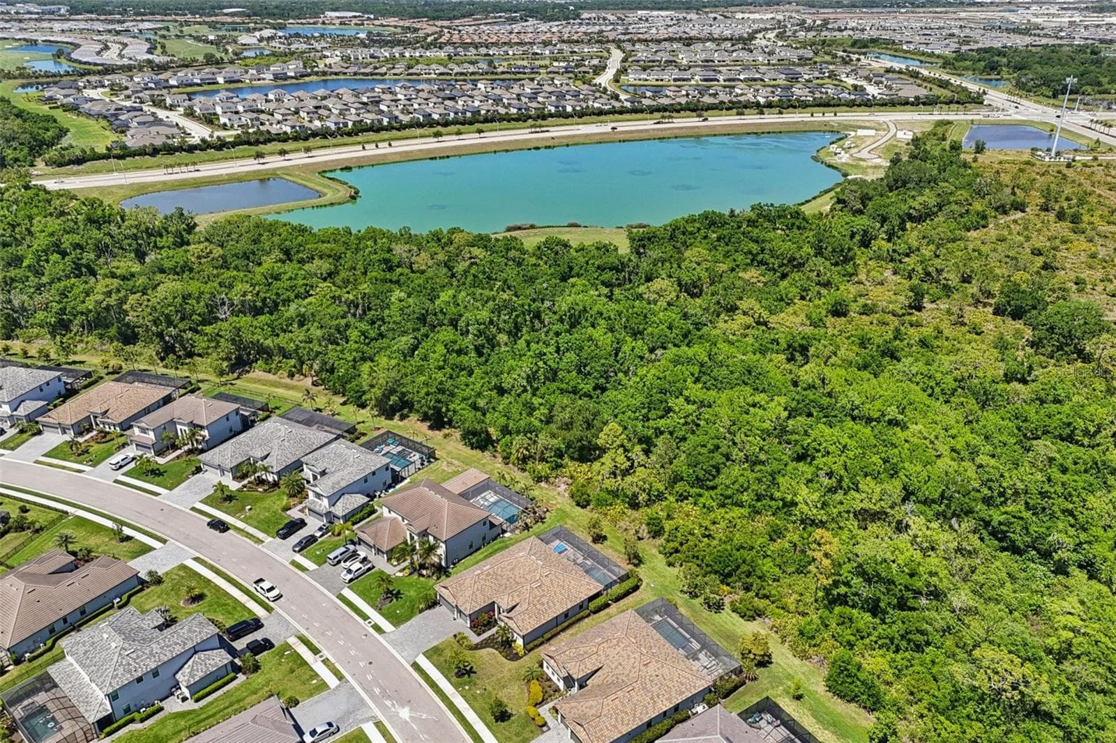 Single Family Residence at 16309 TRADEWIND TER, LAKEWOOD RANCH, photo 52 of 95