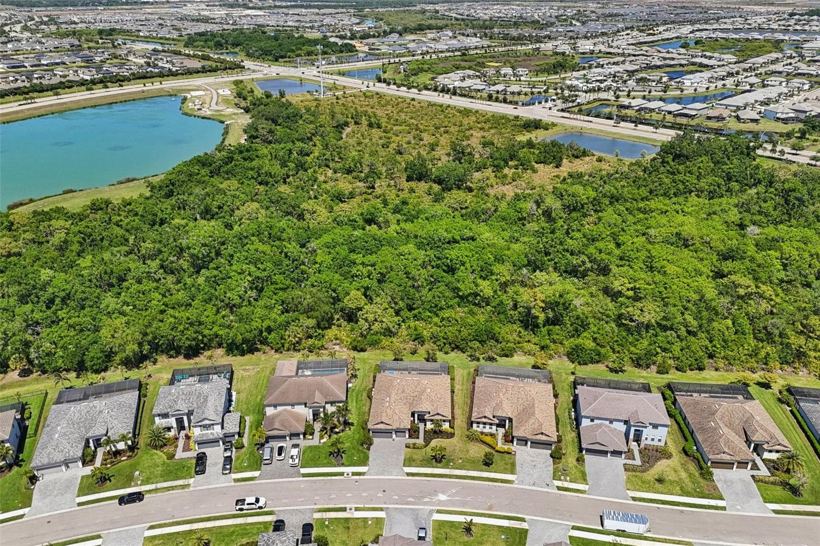 Single Family Residence at 16309 TRADEWIND TER, LAKEWOOD RANCH, photo 53 of 95