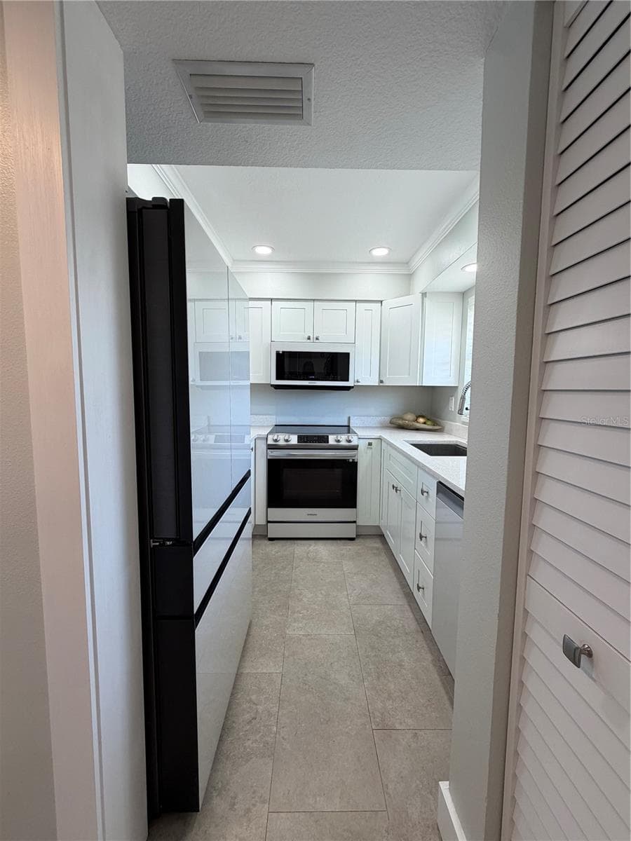 Condominium at 102 46TH AVENUE TER W #403, BRADENTON, photo 7 of 49