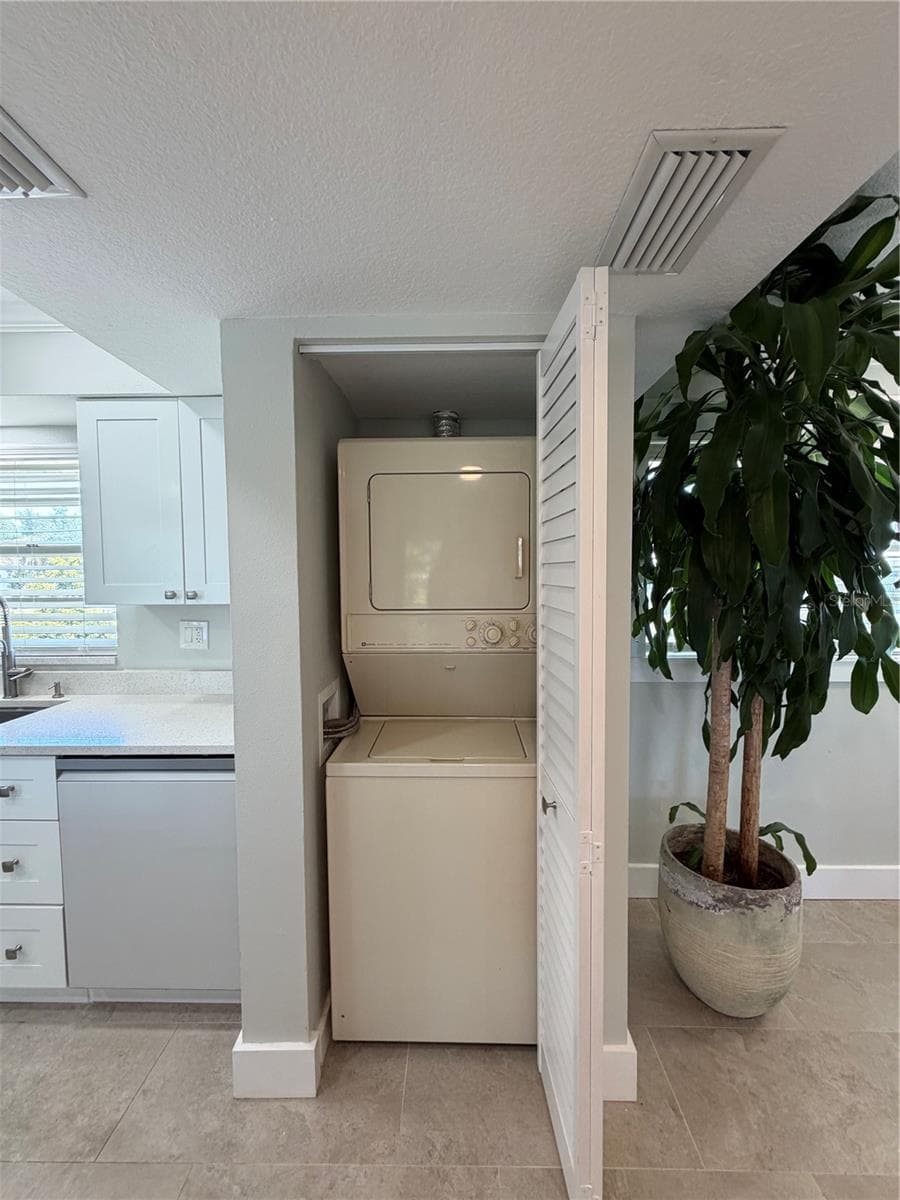 Condominium at 102 46TH AVENUE TER W #403, BRADENTON, photo 13 of 49