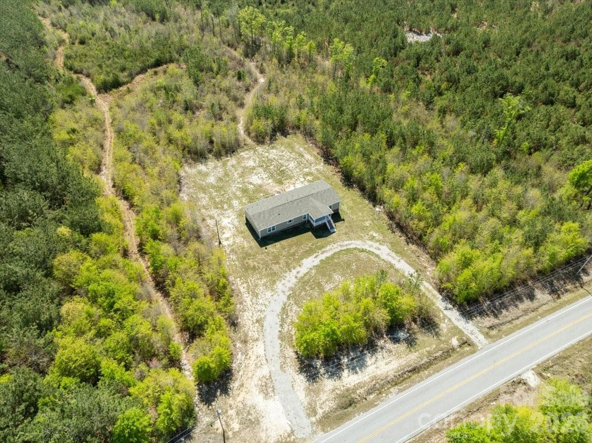Single Family Residence at 4210 Aaron Temple Church Road, Bennettsville, photo 2 of 48