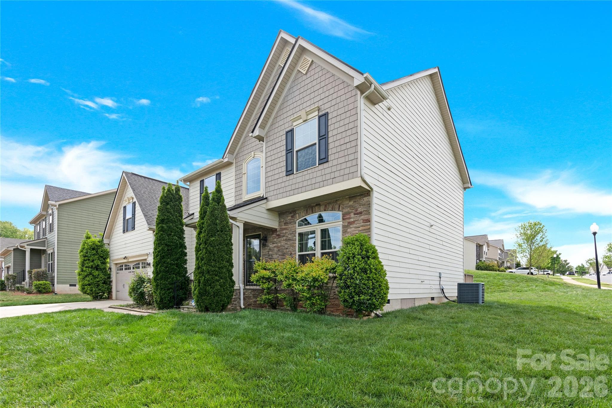 Single Family Residence at 817 Wingthorn Rose Drive, Gastonia, photo 3 of 45