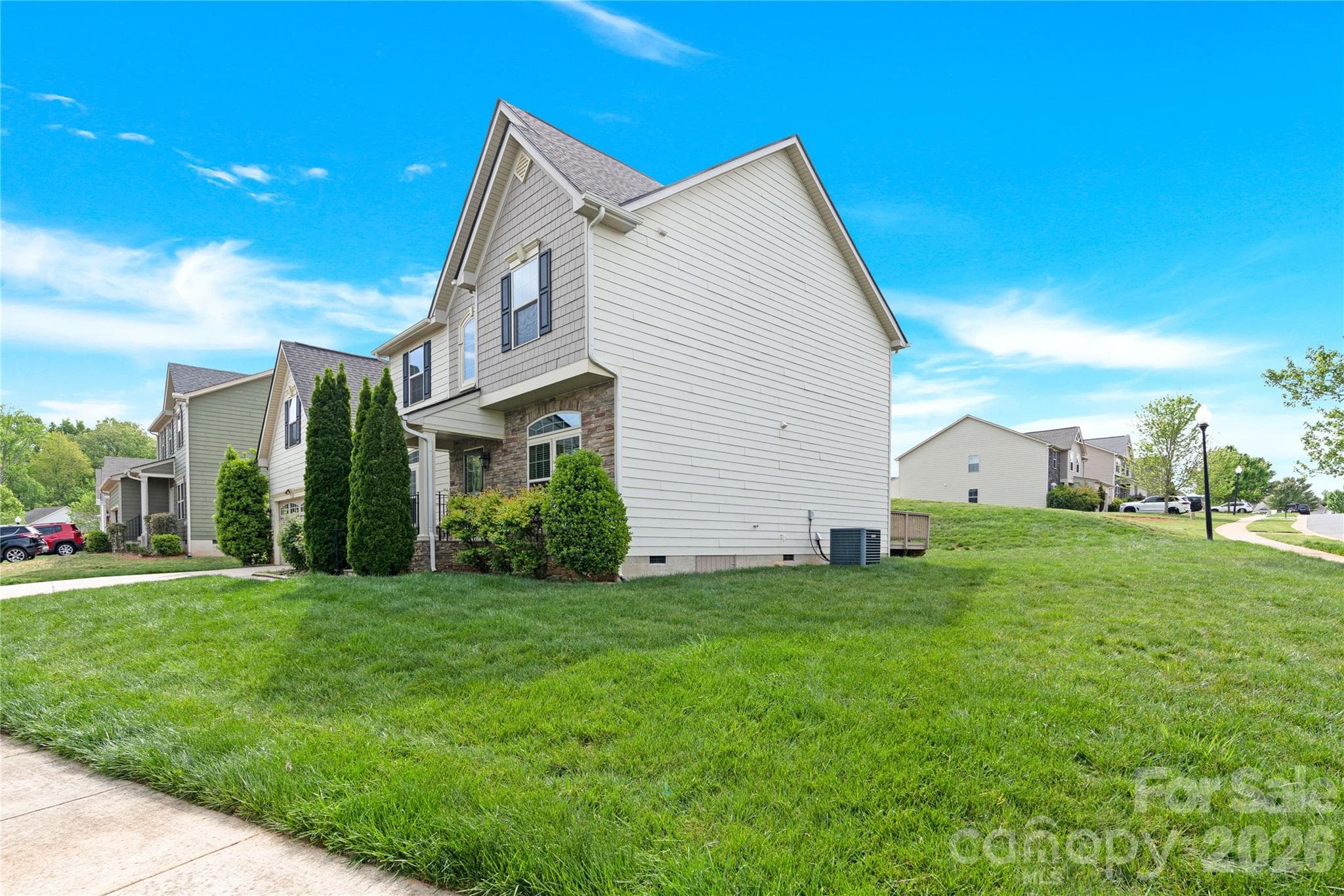 Single Family Residence at 817 Wingthorn Rose Drive, Gastonia, photo 4 of 45