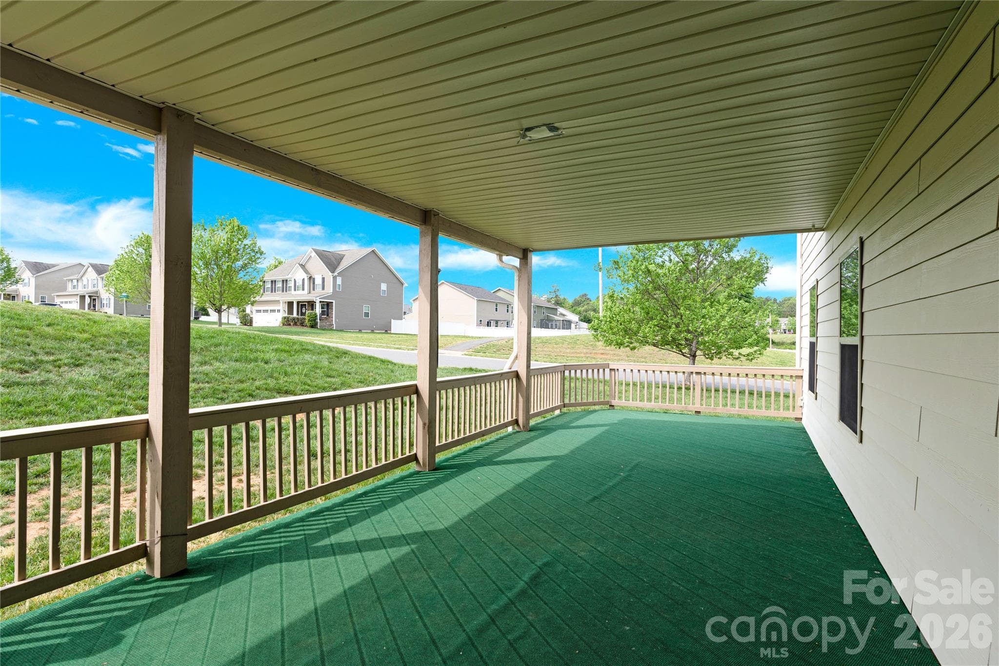 Single Family Residence at 817 Wingthorn Rose Drive, Gastonia, photo 10 of 45