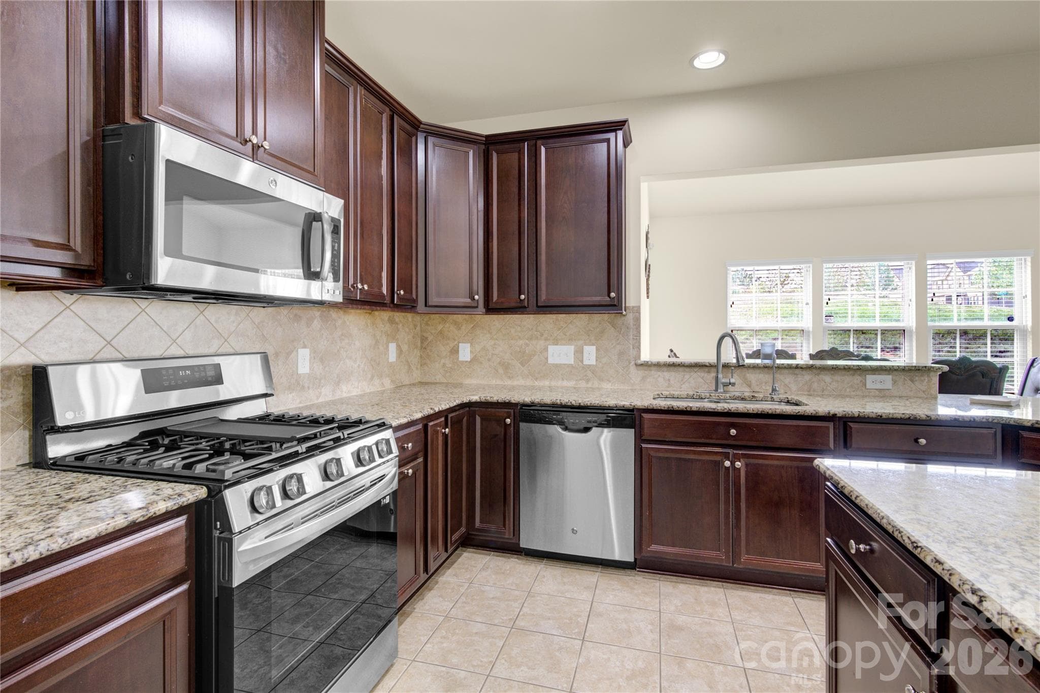 Single Family Residence at 817 Wingthorn Rose Drive, Gastonia, photo 14 of 45