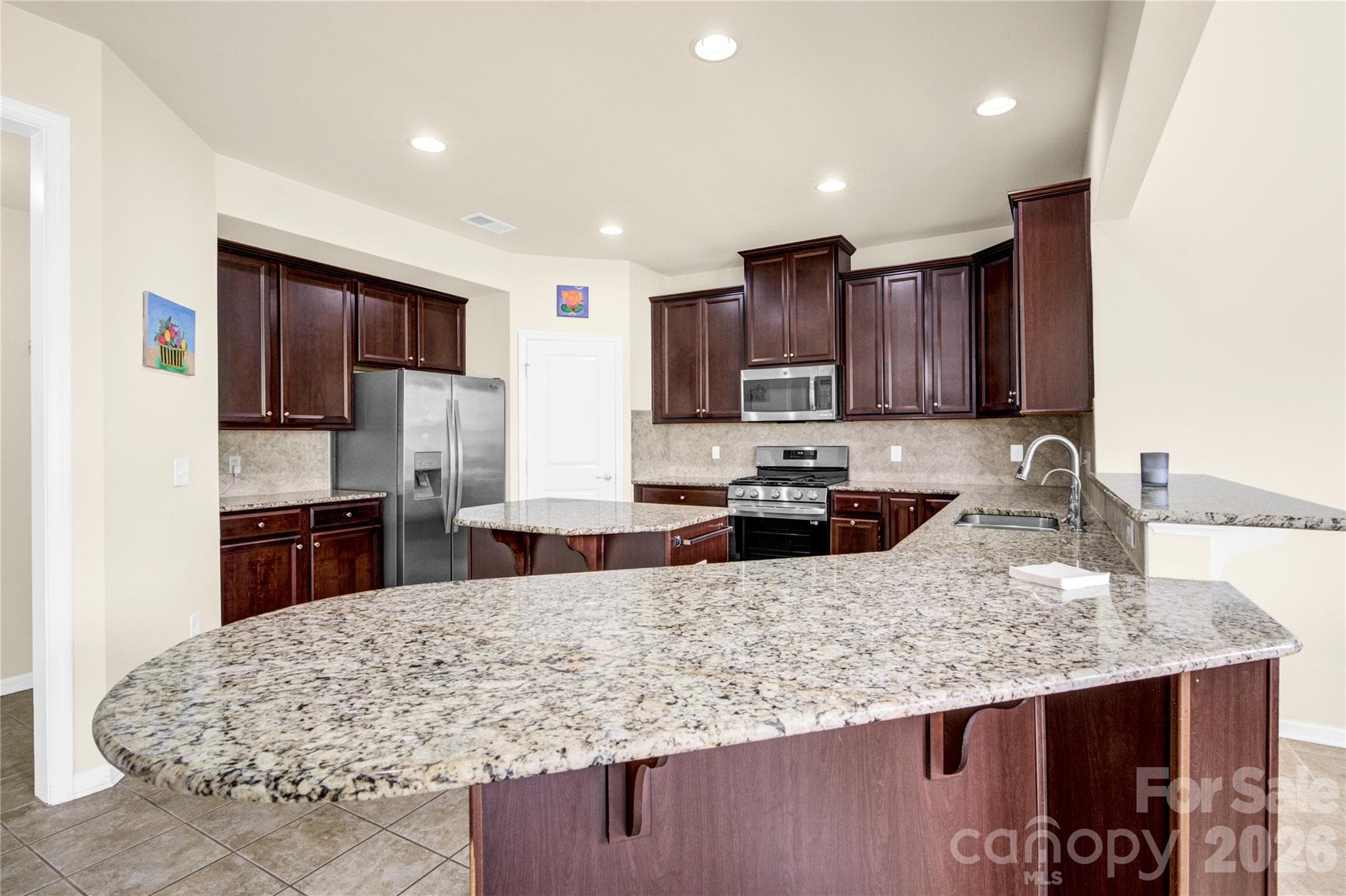 Single Family Residence at 817 Wingthorn Rose Drive, Gastonia, photo 16 of 45