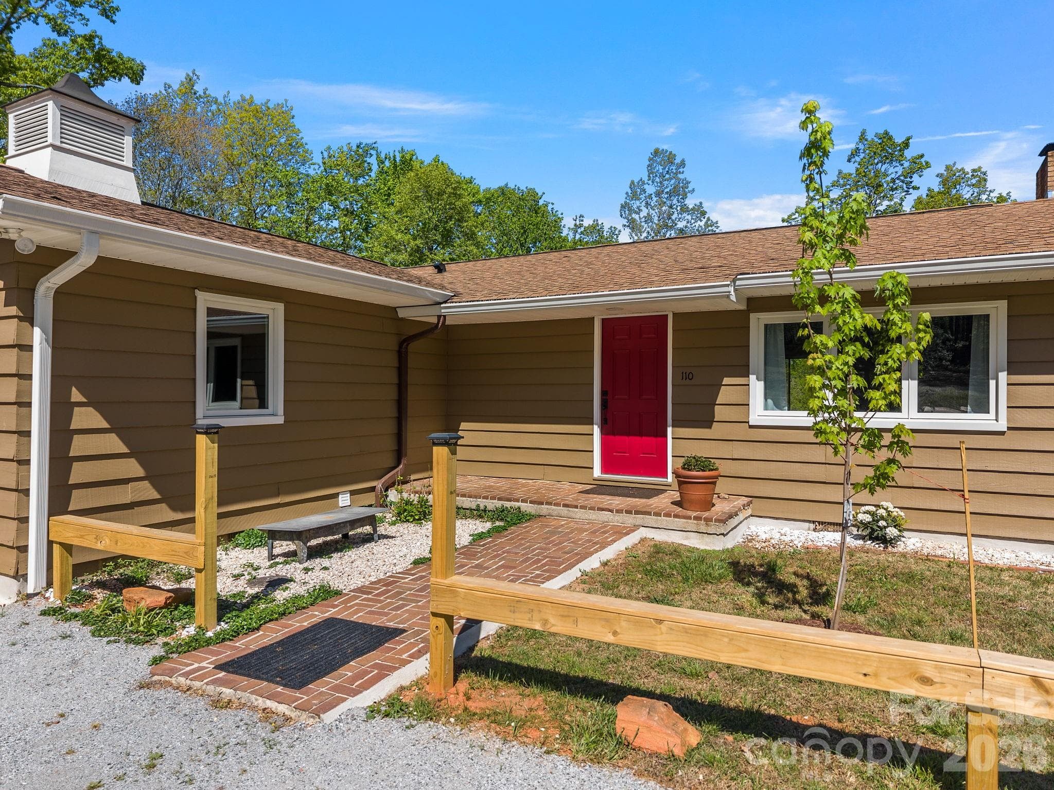 Single Family Residence at 110 Persimmon Hill Court, Columbus, photo 2 of 48