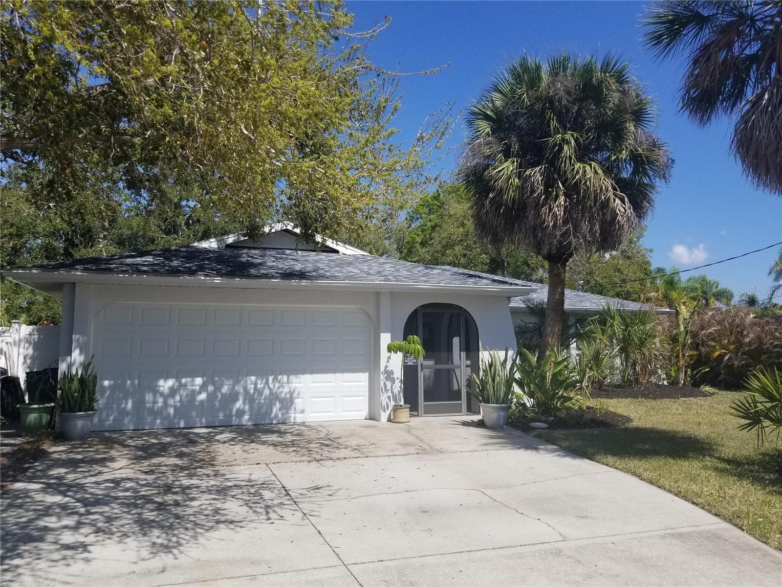 FRONT DRIVE VIEW - 1720 FOSSIL DR, ENGLEWOOD