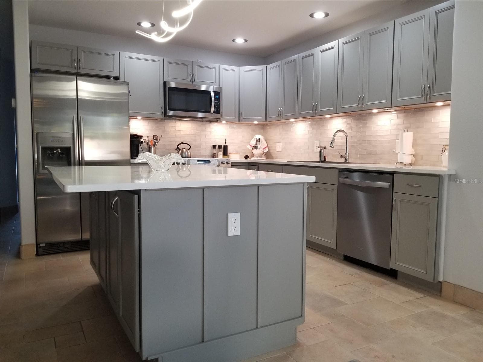 UNDER CABINET LIGHTING - 1720 FOSSIL DR, ENGLEWOOD