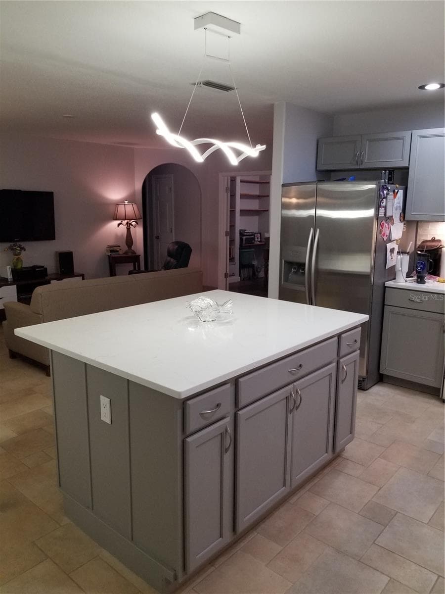 LARGE WORKING ISLAND WITH SEATING - 1720 FOSSIL DR, ENGLEWOOD