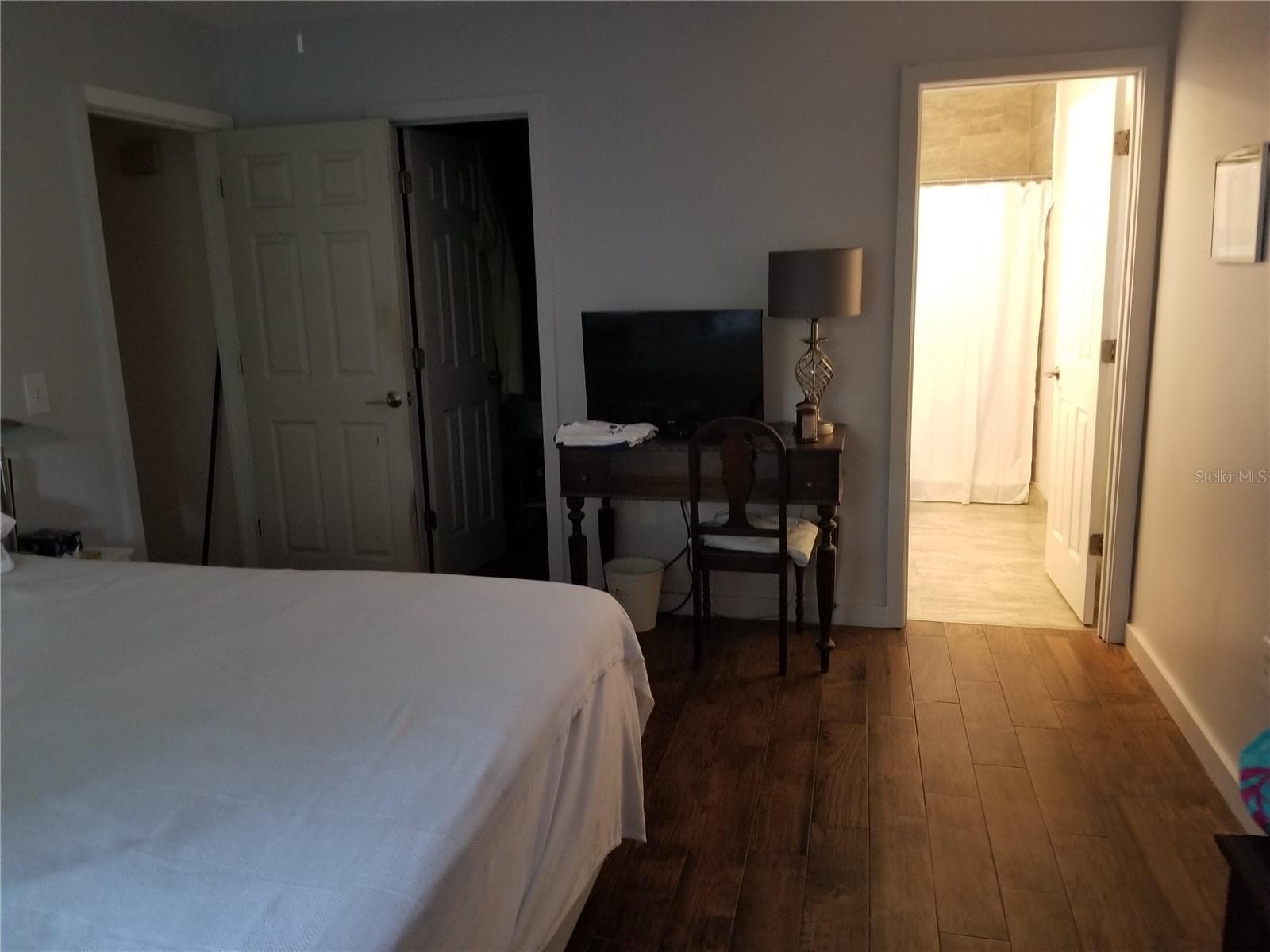 MASTERBEDROOM EN SUITE WITH UPDATED BATH - 1720 FOSSIL DR, ENGLEWOOD