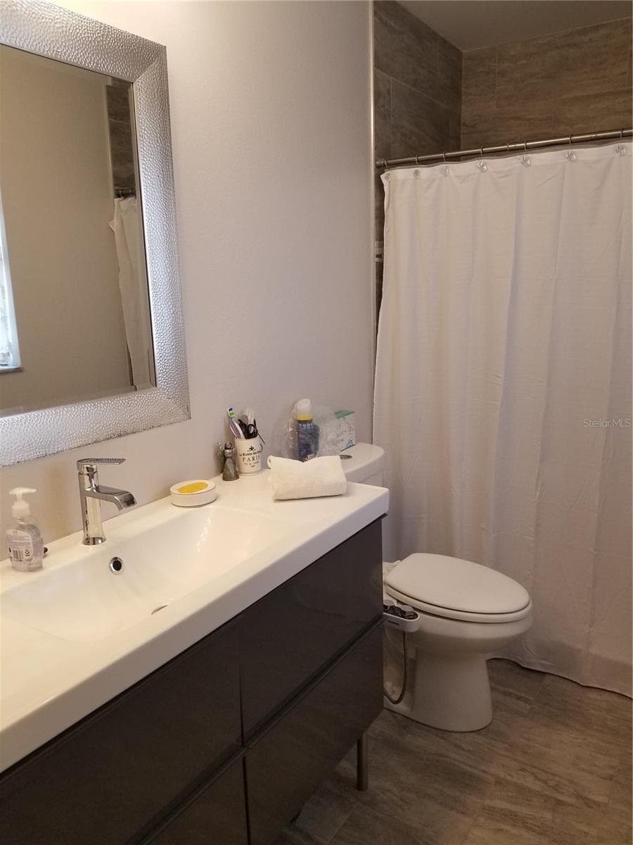 MASTER BATHROOM FULLY UPDATED - 1720 FOSSIL DR, ENGLEWOOD