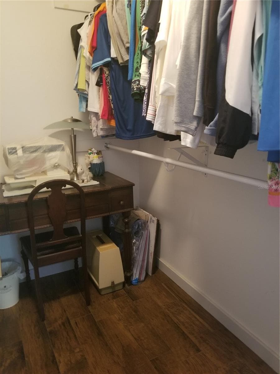 LARGE WALK IN MASTER CLOSET - 1720 FOSSIL DR, ENGLEWOOD
