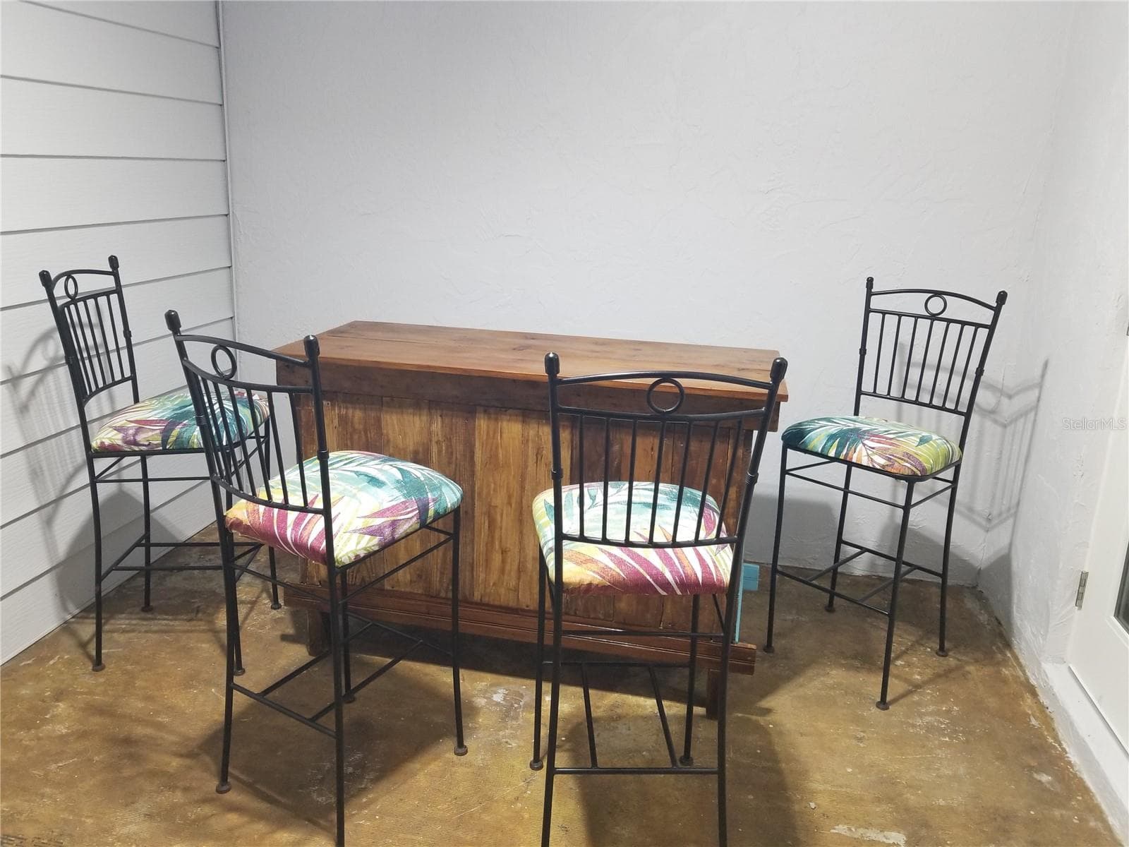EXTRA NOOK AREA FOR BAR OR TABLE - 1720 FOSSIL DR, ENGLEWOOD