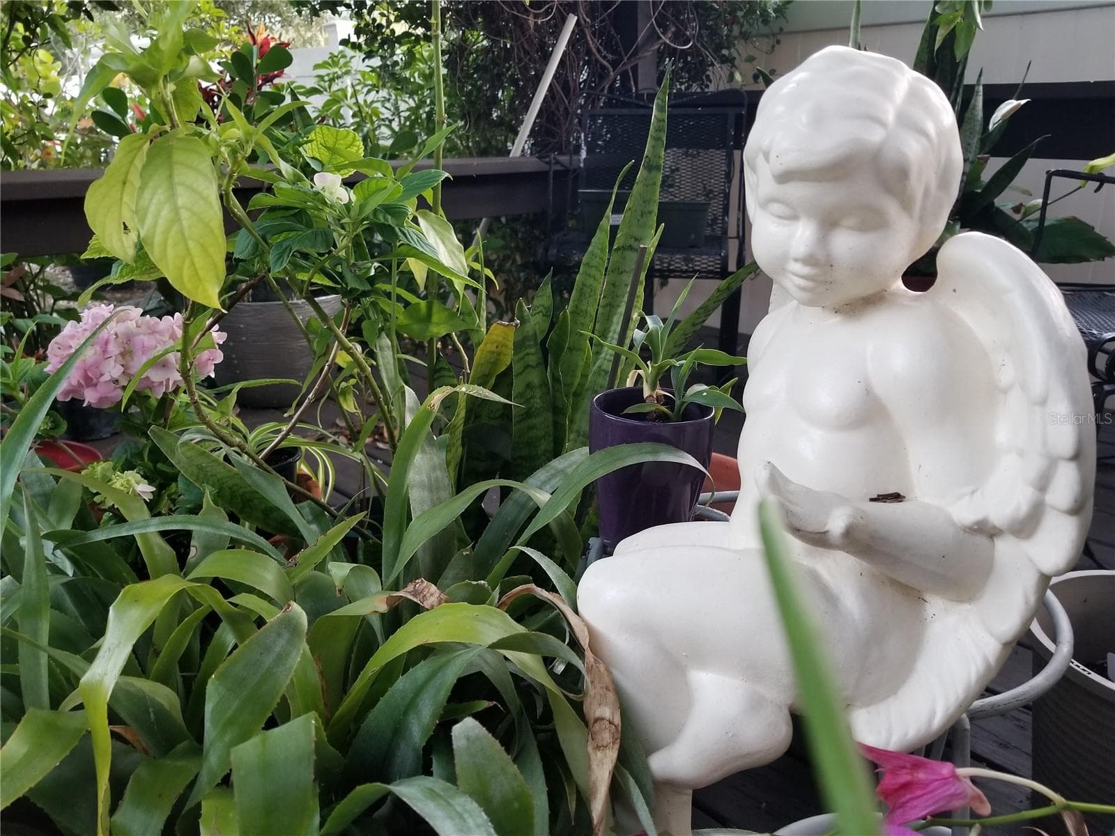 BEAUTY EVERYWHERE YOU LOOK - 1720 FOSSIL DR, ENGLEWOOD