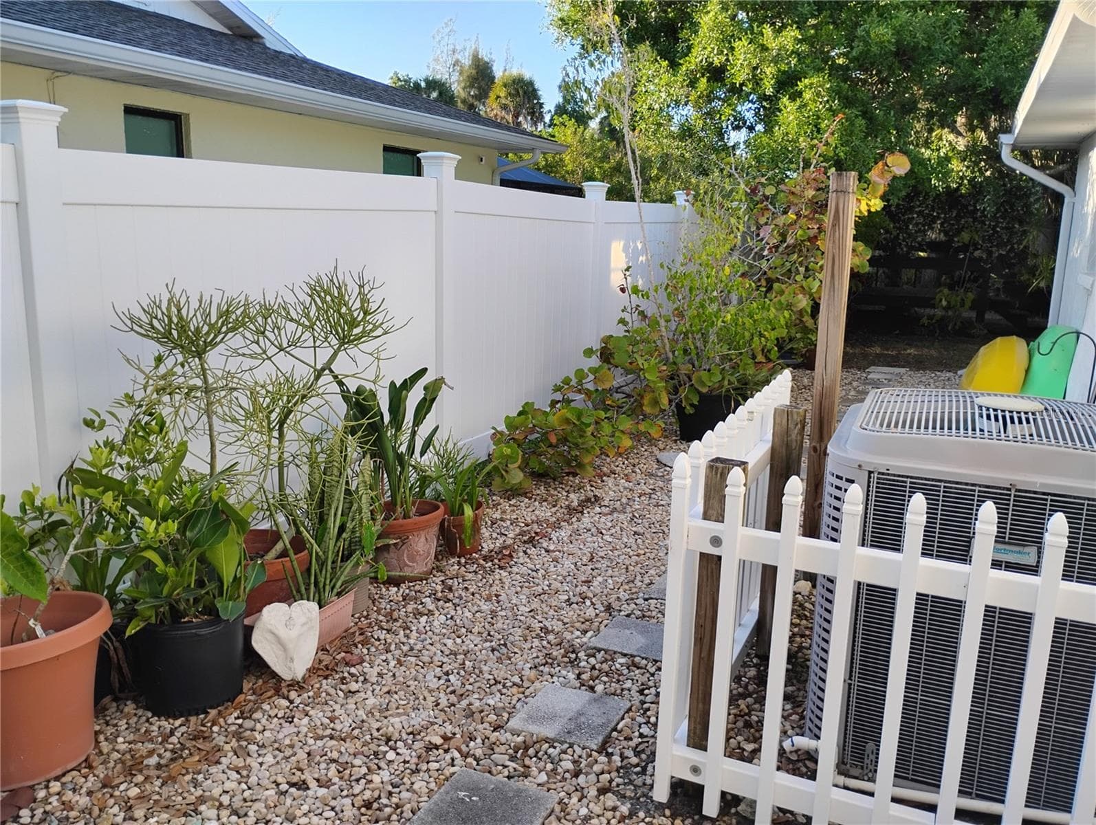 NEW PRIVACY VINYL FENCE ALONG WEST SIDE. - 1720 FOSSIL DR, ENGLEWOOD