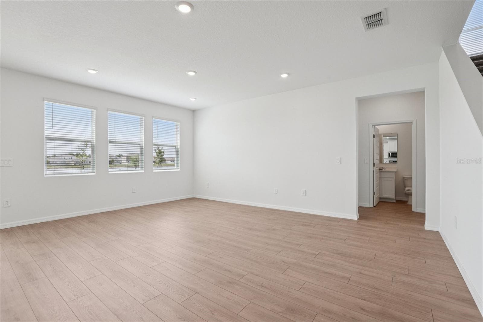 Single Family Residence at 5384 CLOUDBERRY AVE, LAKELAND, photo 7 of 88