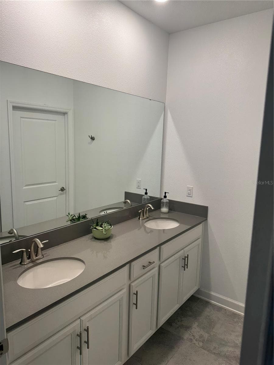 Townhouse at 11924 BOLDFACE DR, ORLANDO, photo 24 of 40