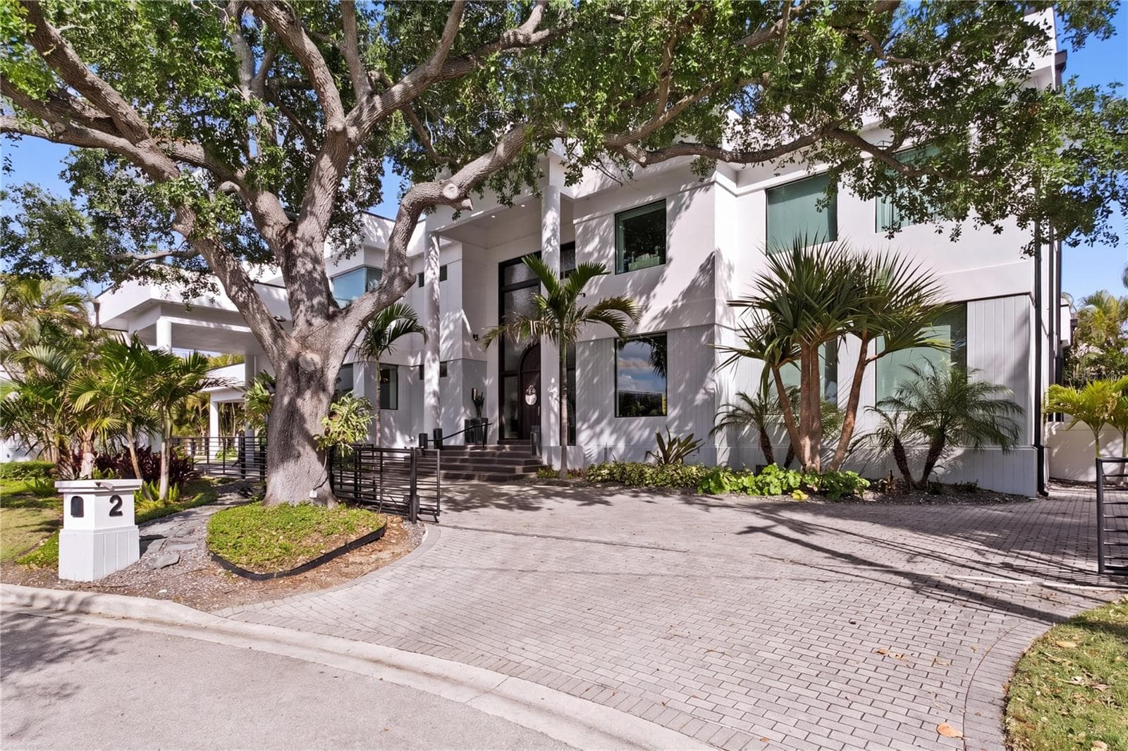 Two Security Gates for Optimal Privacy, Circle Drive - 2 SANDPIPER RD, TAMPA
