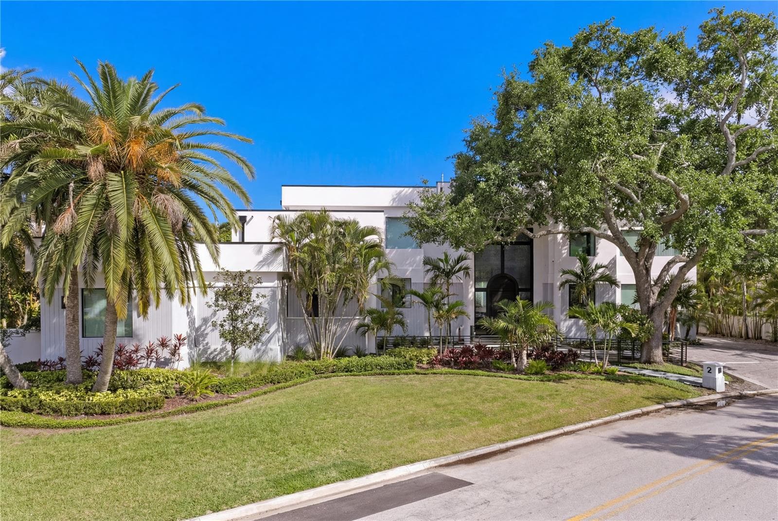 Mature Landcscaping - 2 SANDPIPER RD, TAMPA