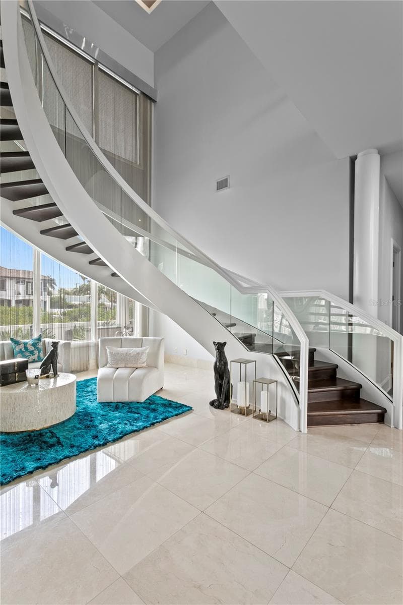 Majestic Winding Staircase - 2 SANDPIPER RD, TAMPA