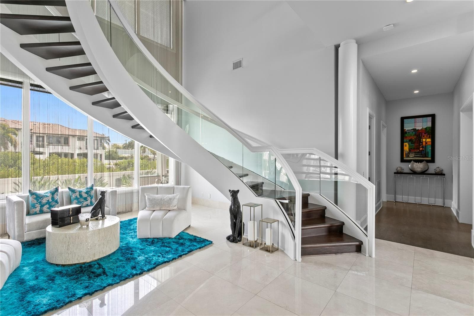 Stunning Staircase - 2 SANDPIPER RD, TAMPA