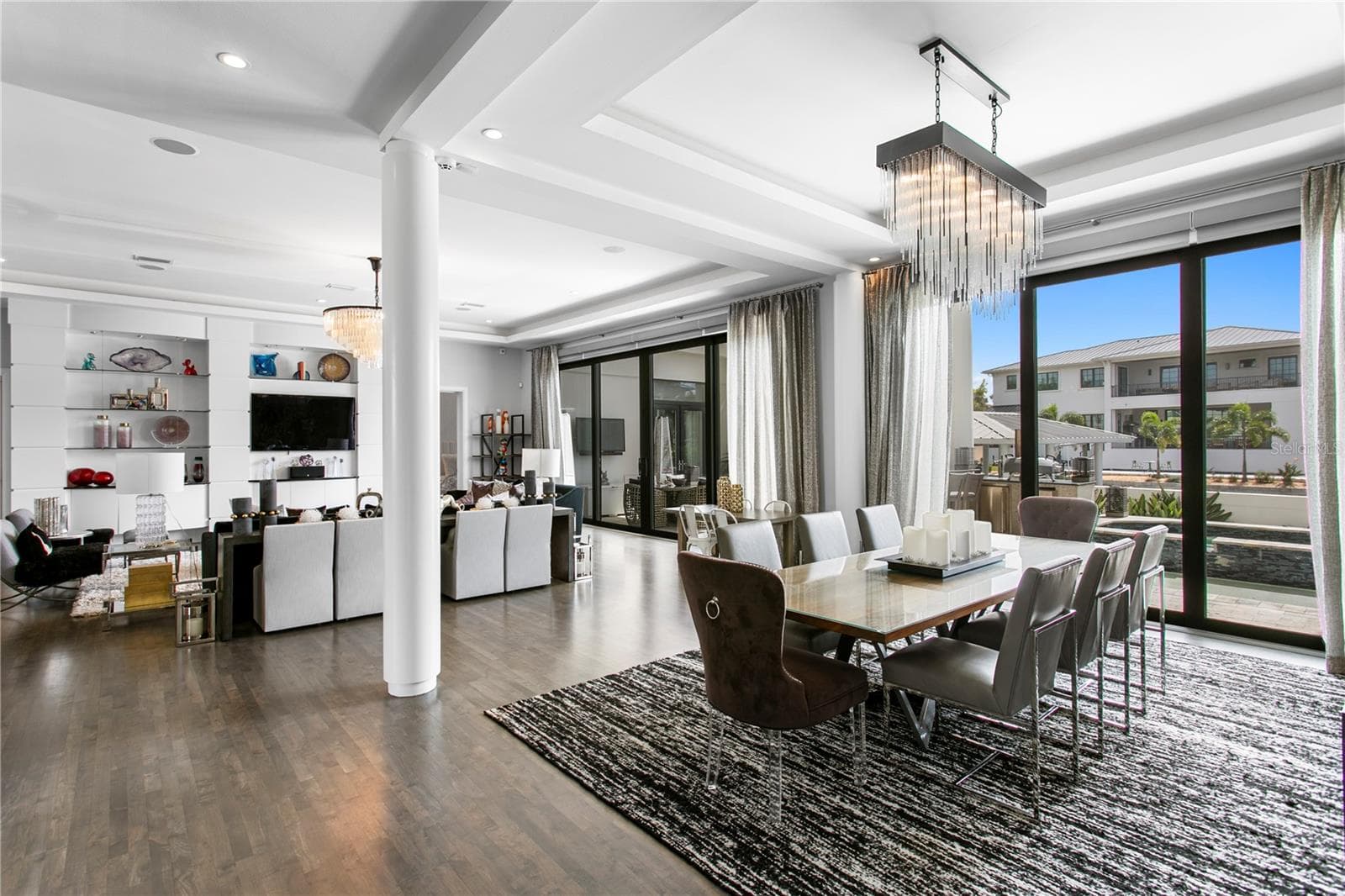 Spacious Dining & Living Area for Entertaining - 2 SANDPIPER RD, TAMPA