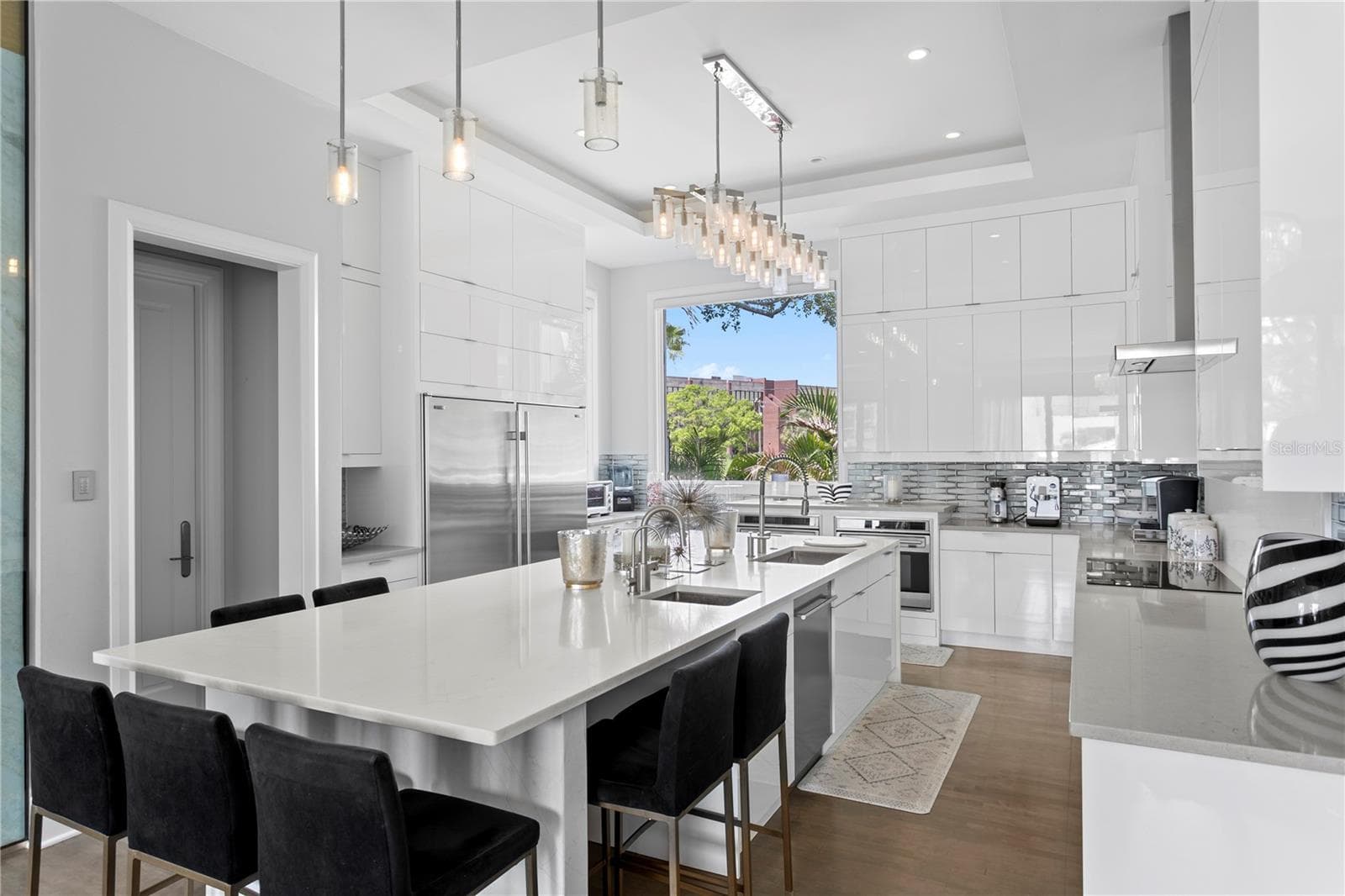 Light & Bright Kitchen with Tray Ceiling - 2 SANDPIPER RD, TAMPA