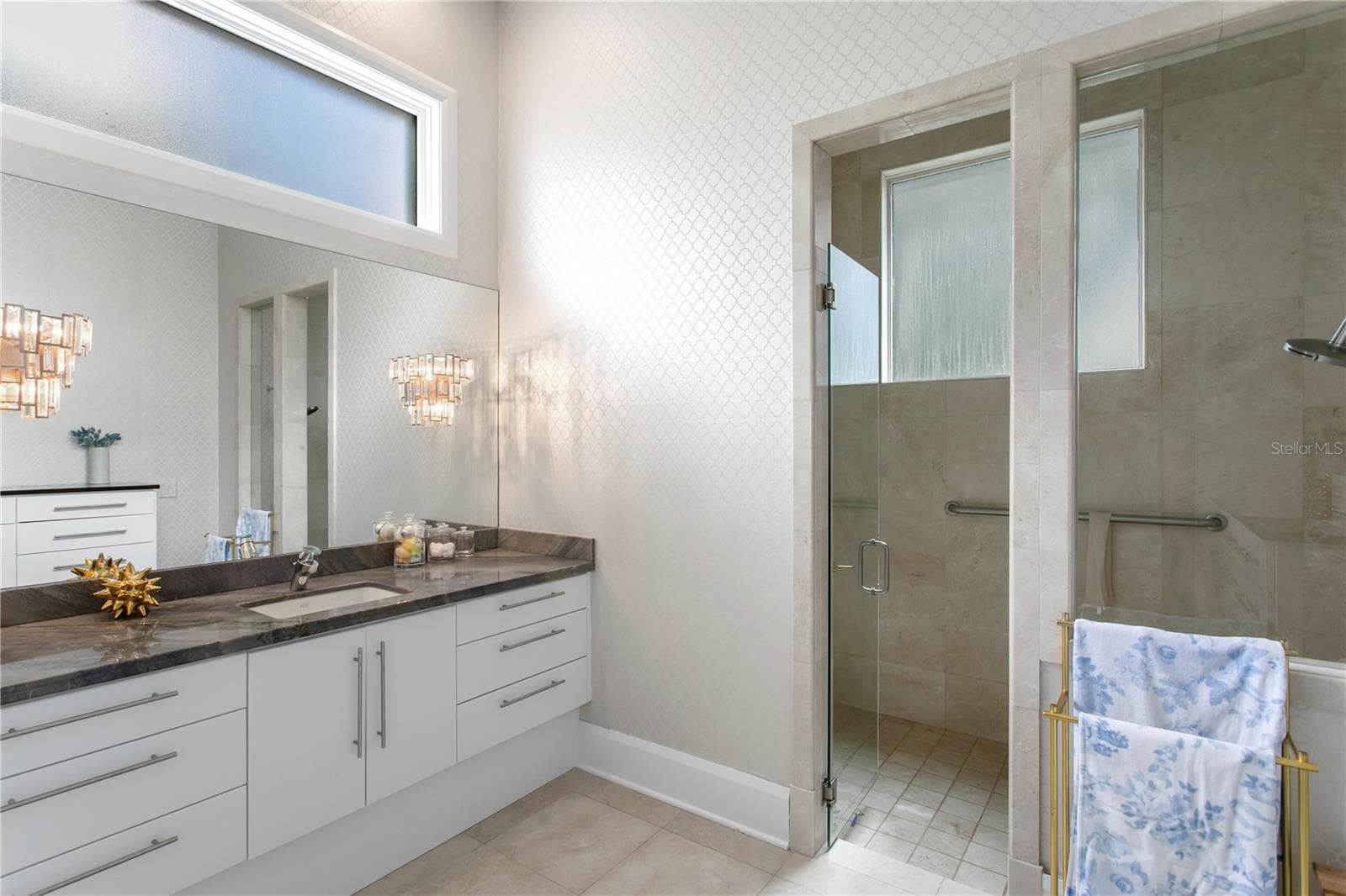 En-Suite Bath with Walk-In Shower and Separate Water Closet - 2 SANDPIPER RD, TAMPA