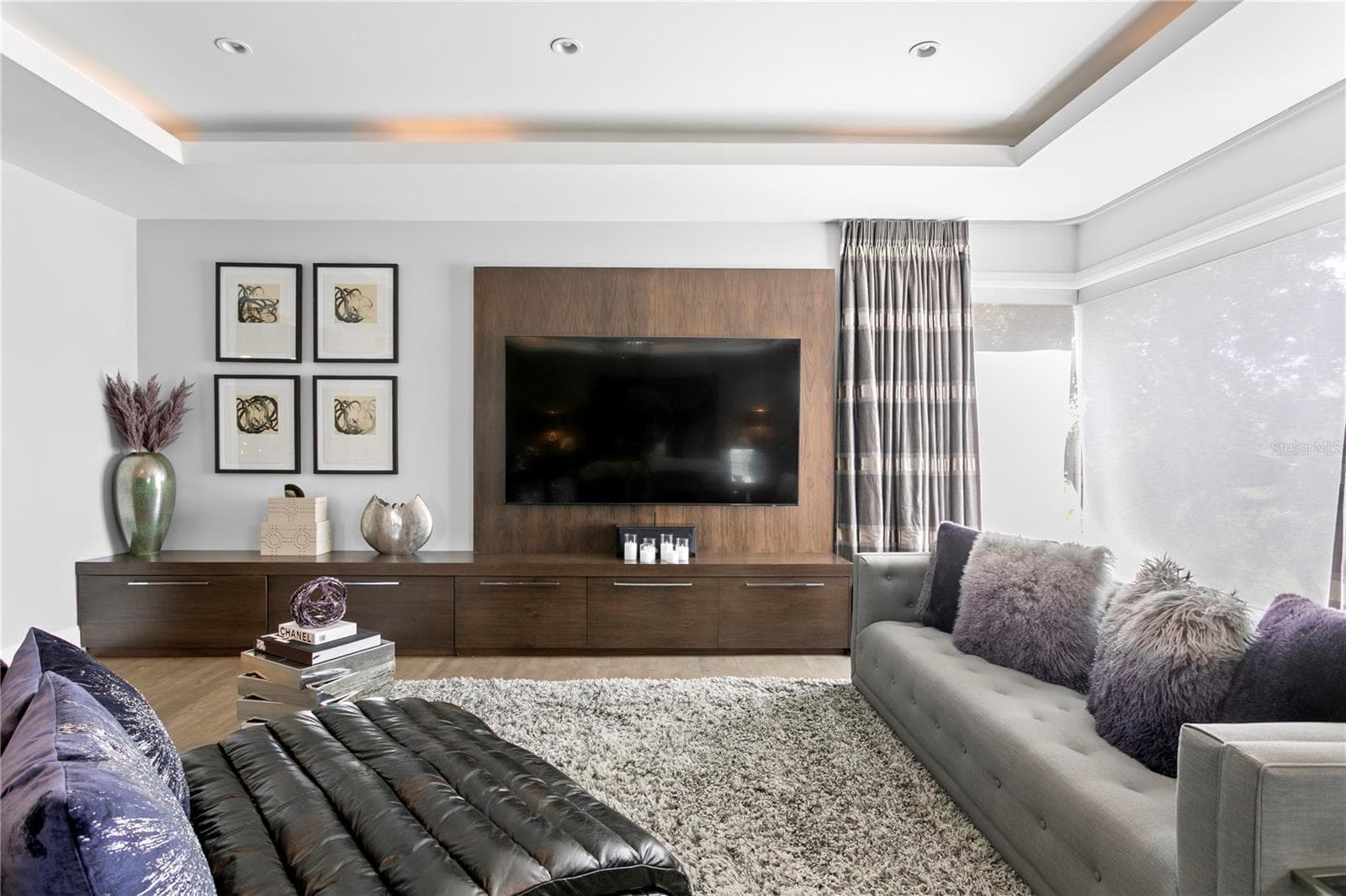 Living Room in Owner's Suite - 2 SANDPIPER RD, TAMPA