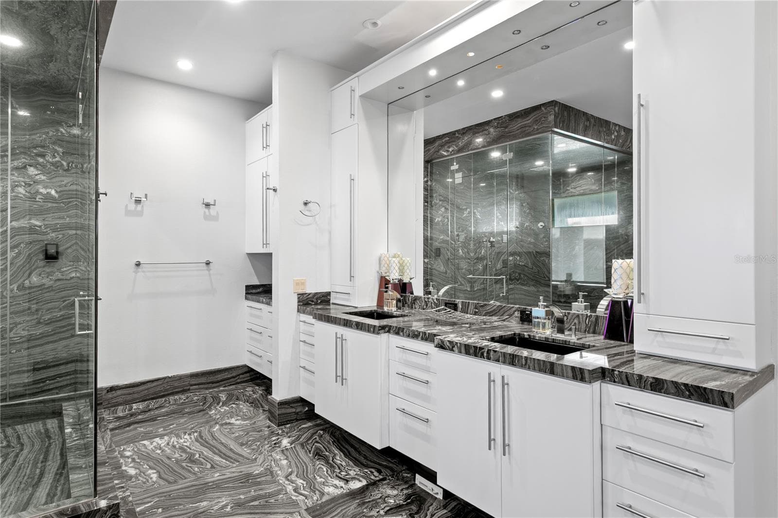 Double Sinks - 2 SANDPIPER RD, TAMPA