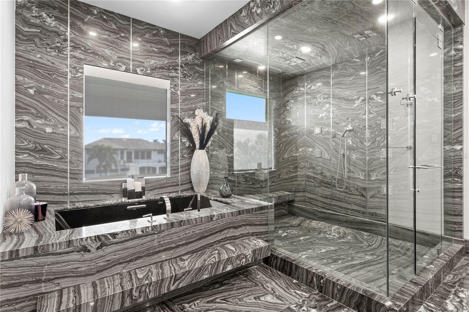 Soaking Tub and Expansive Steam Shower - 2 SANDPIPER RD, TAMPA