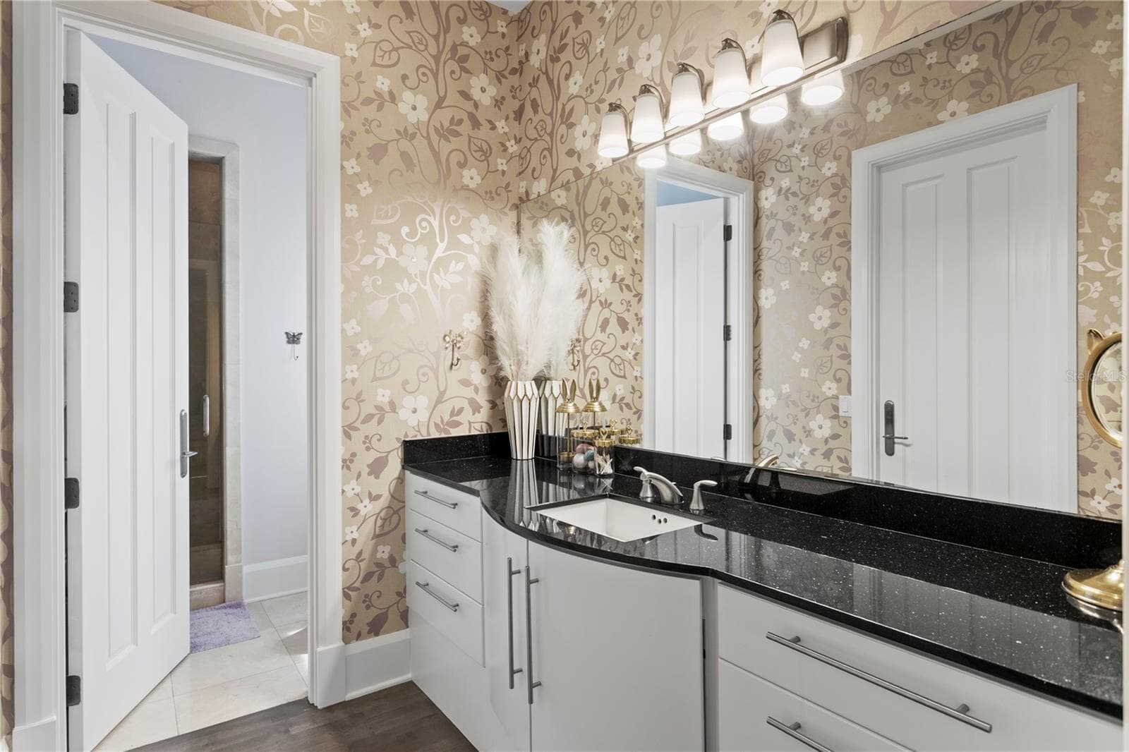 Bedroom 4 En-Suite Bathroom with walk in closet, separate walk in shower and water closet - 2 SANDPIPER RD, TAMPA