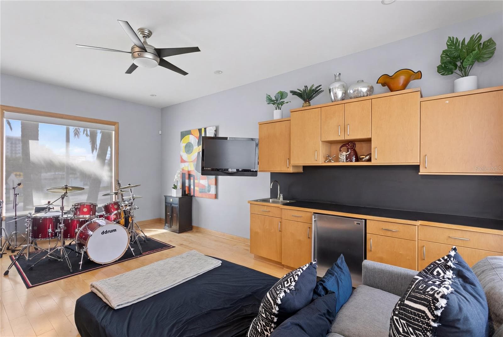 Separate Guest House/Studio with Built-In Storage - 2 SANDPIPER RD, TAMPA