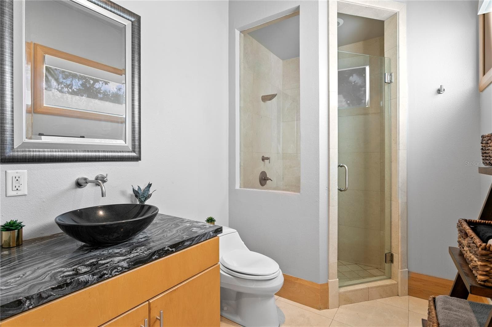 Full Bath in Guest House - 2 SANDPIPER RD, TAMPA