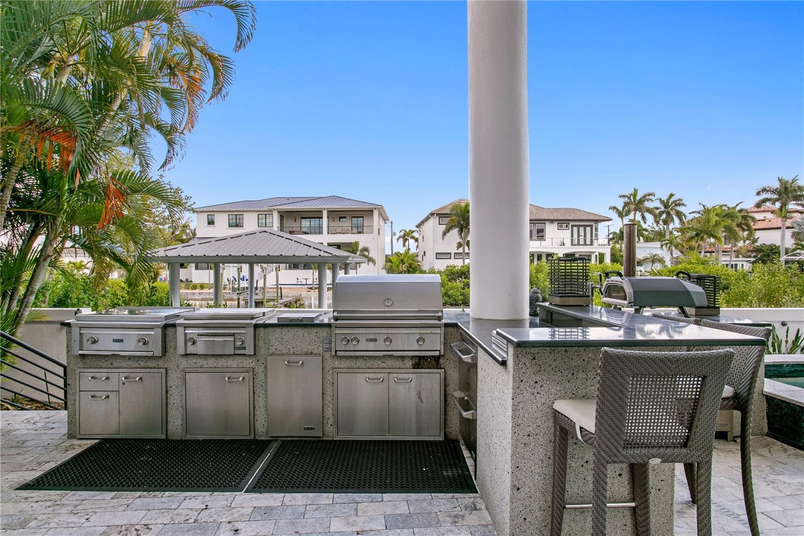 Grill, Flat Top, Refrigerators and Beer Tap - 2 SANDPIPER RD, TAMPA