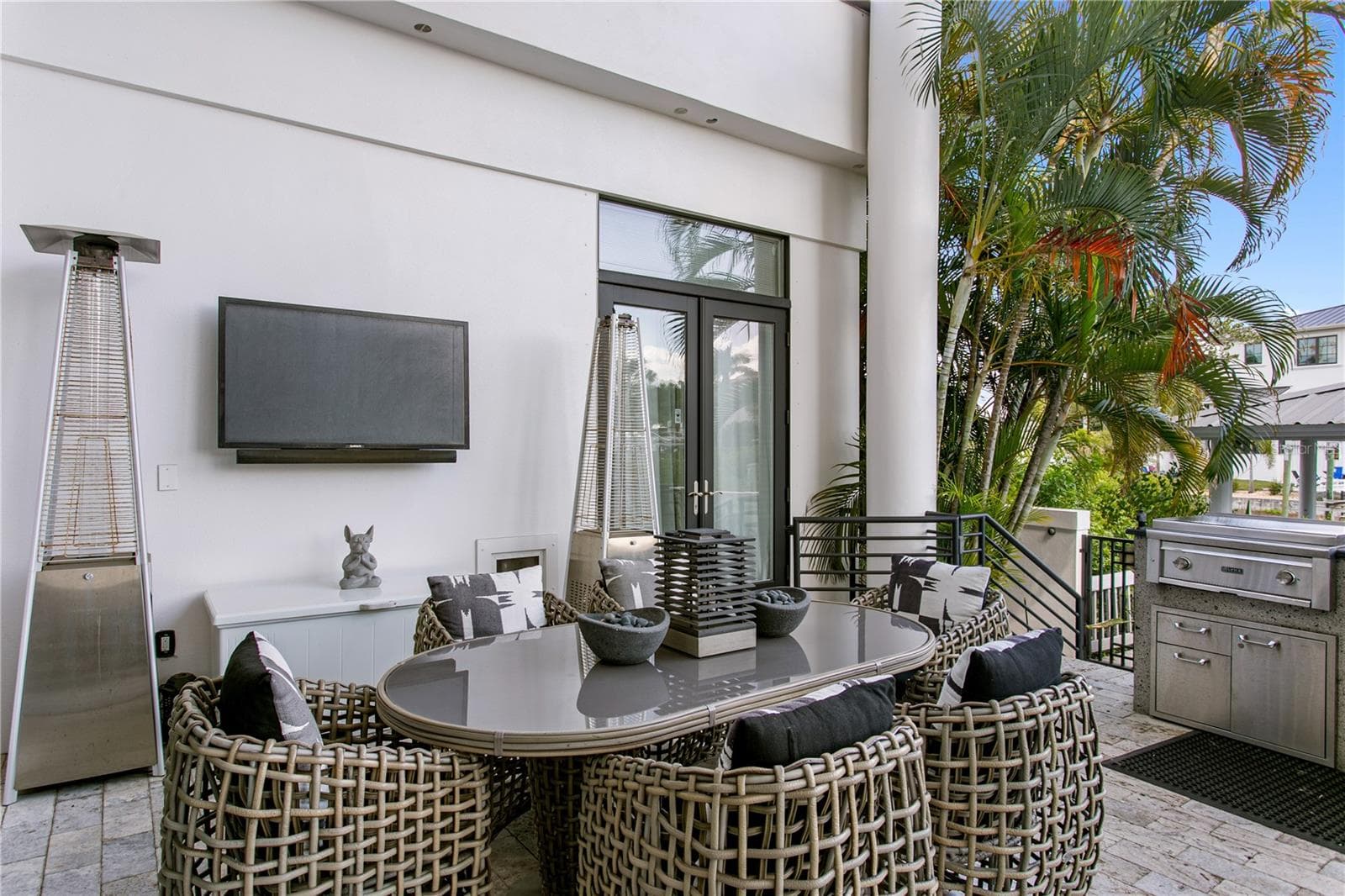 Al Fresco Dining - 2 SANDPIPER RD, TAMPA