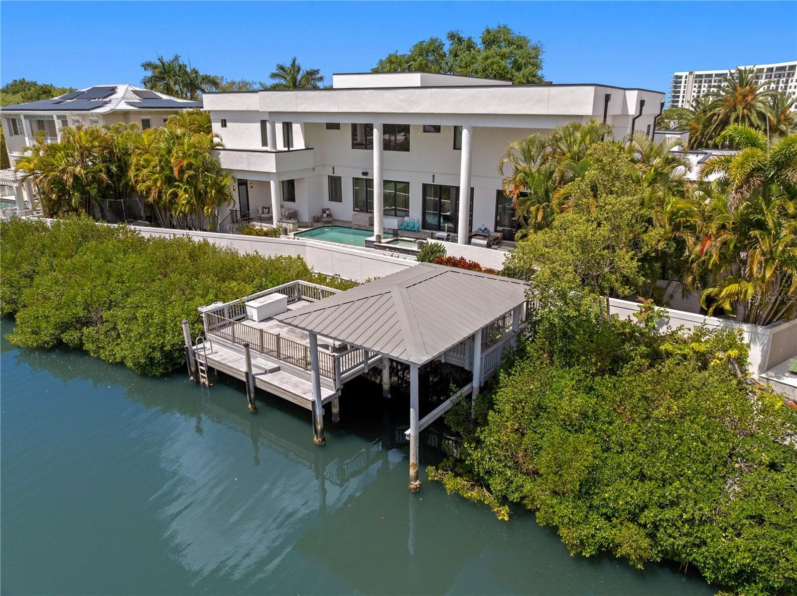 Large dock to fish or park boat - 2 SANDPIPER RD, TAMPA