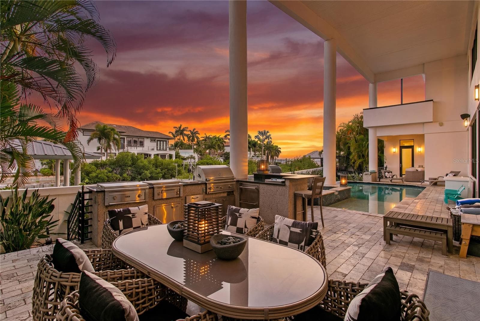 Entertain in Style - 2 SANDPIPER RD, TAMPA