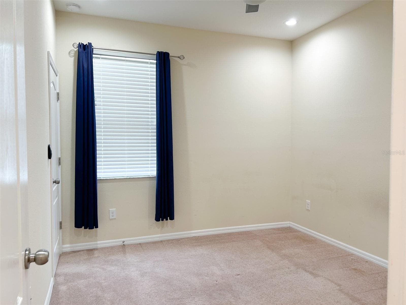 3rd bed with an en-suite bathroom - 13814 BEE TREE CT, HUDSON
