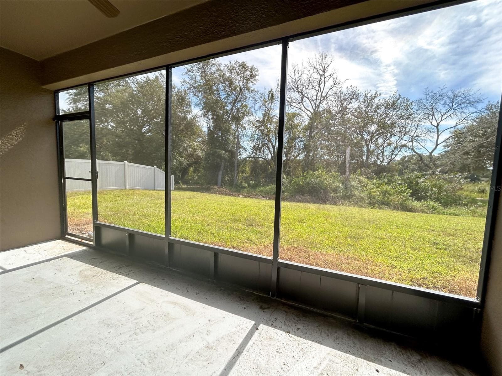 Backyard screen patio - 13814 BEE TREE CT, HUDSON