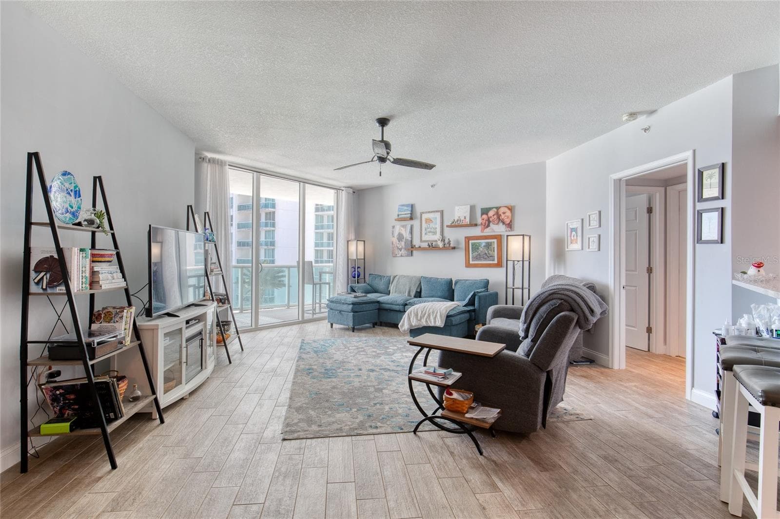 Living - 241 RIVERSIDE DR #405, HOLLY HILL
