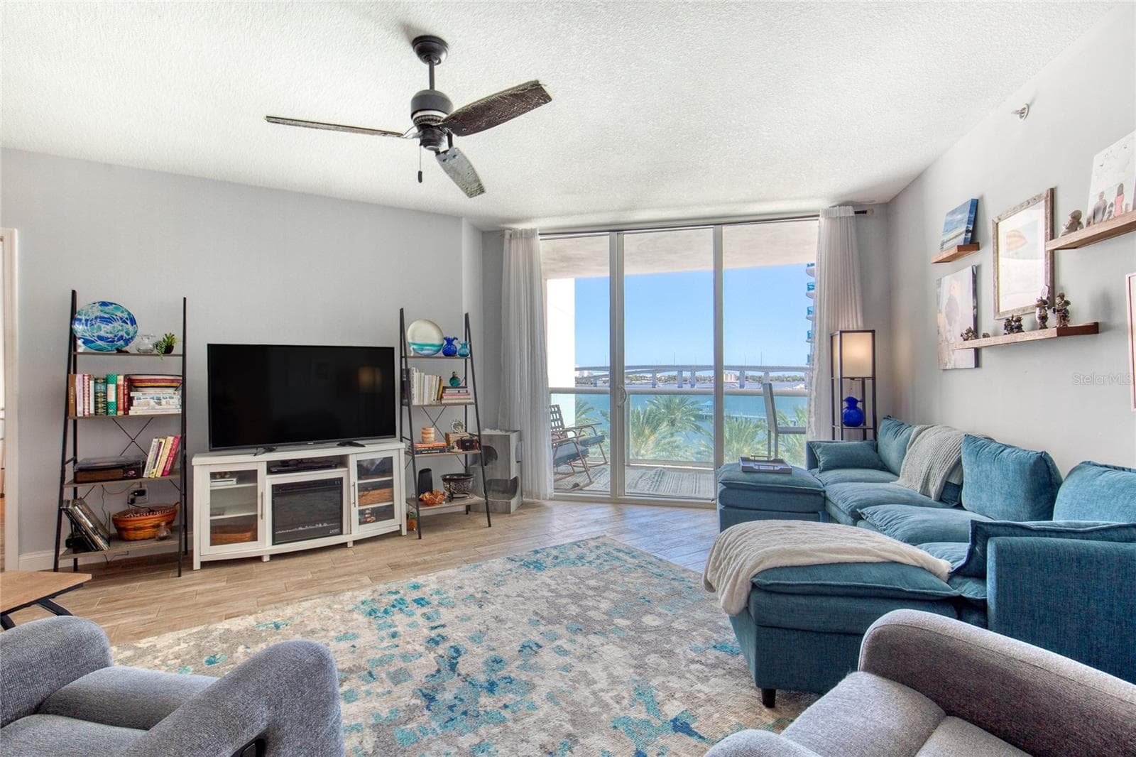Living - 241 RIVERSIDE DR #405, HOLLY HILL