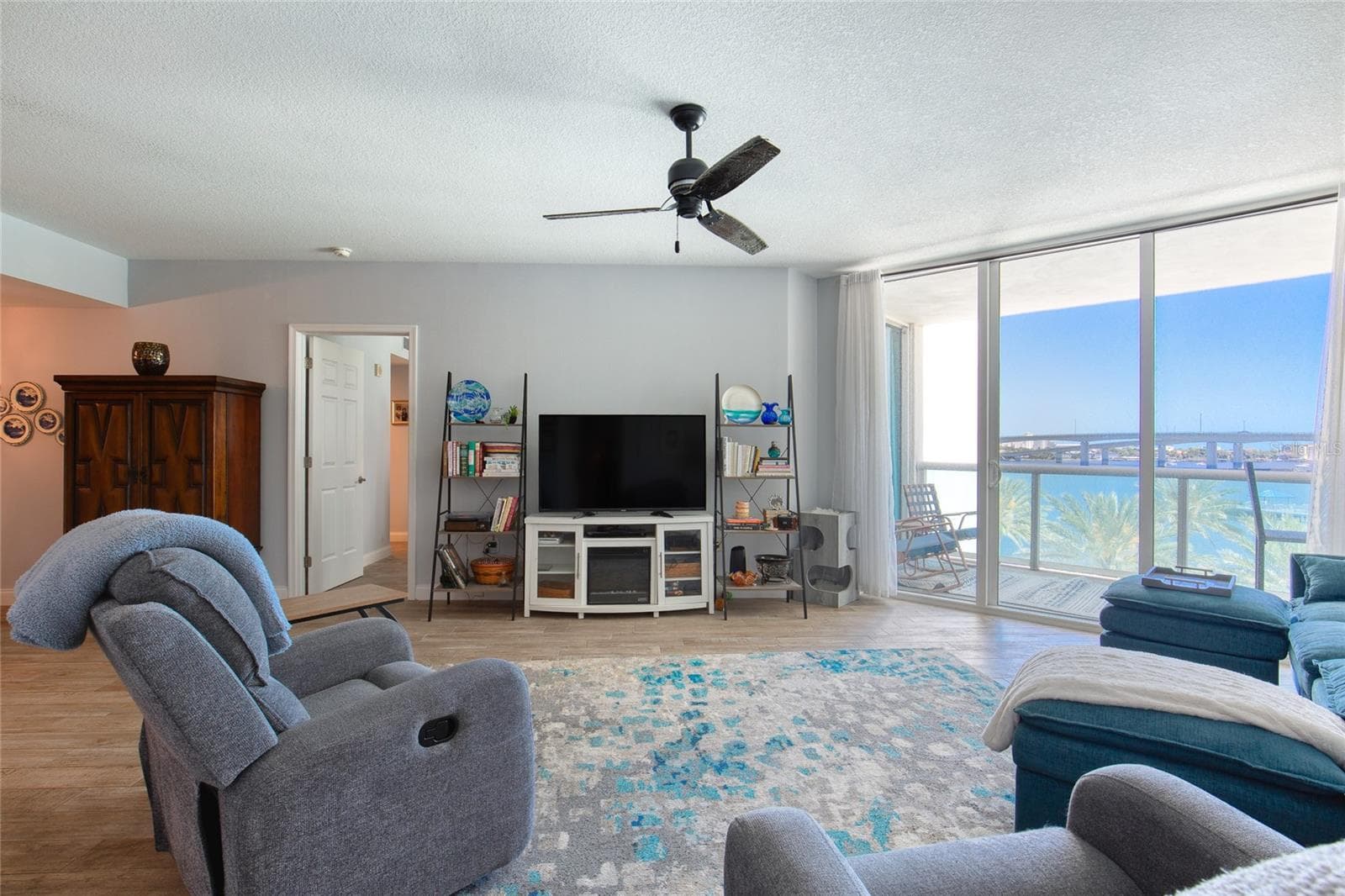 Living - 241 RIVERSIDE DR #405, HOLLY HILL