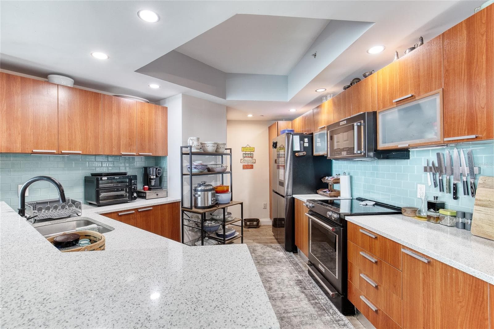 Kitchen - 241 RIVERSIDE DR #405, HOLLY HILL