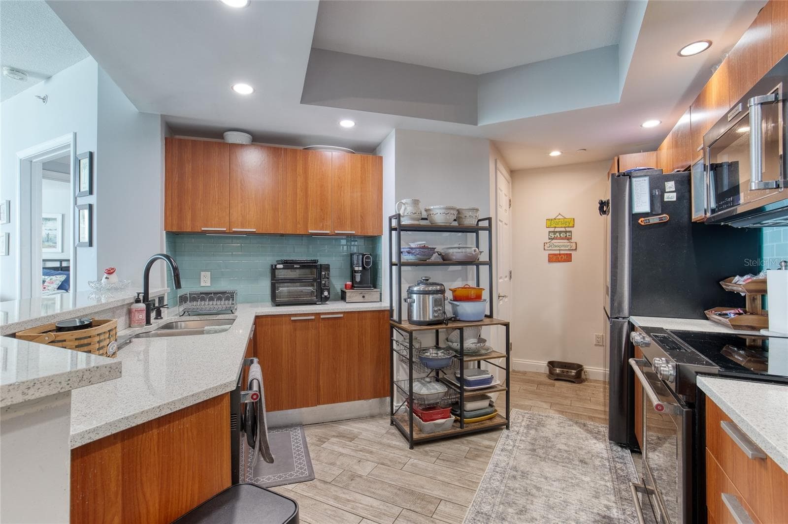Kitchen - 241 RIVERSIDE DR #405, HOLLY HILL