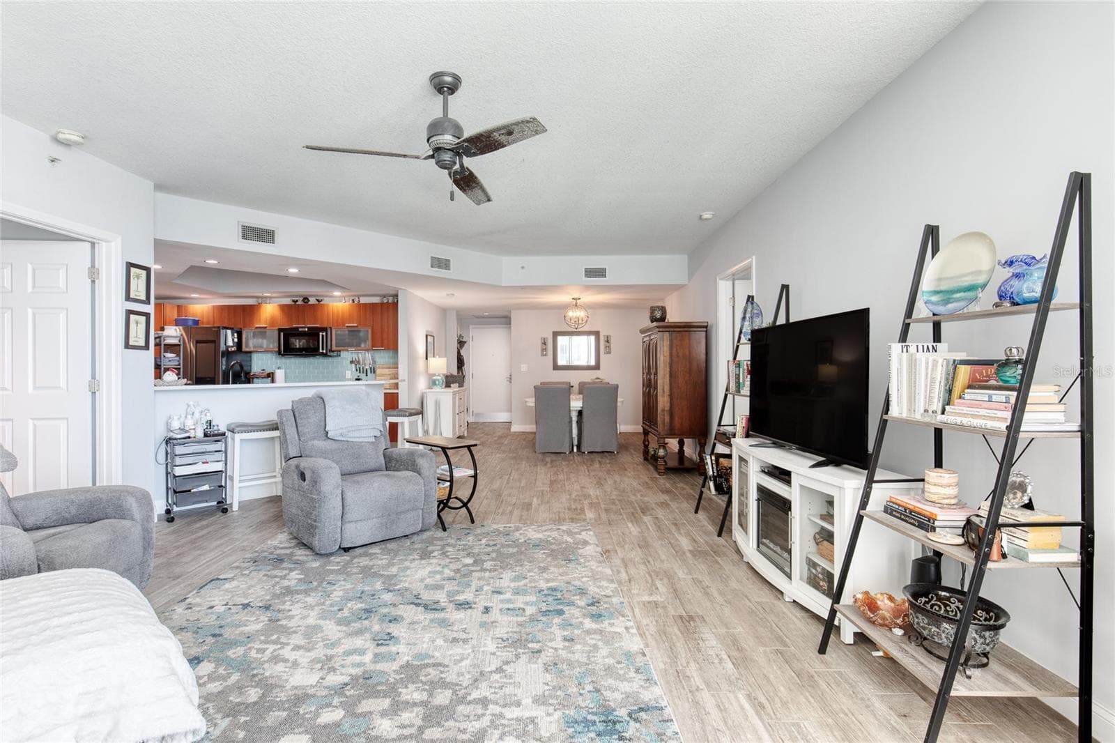 Open Plan Living - 241 RIVERSIDE DR #405, HOLLY HILL